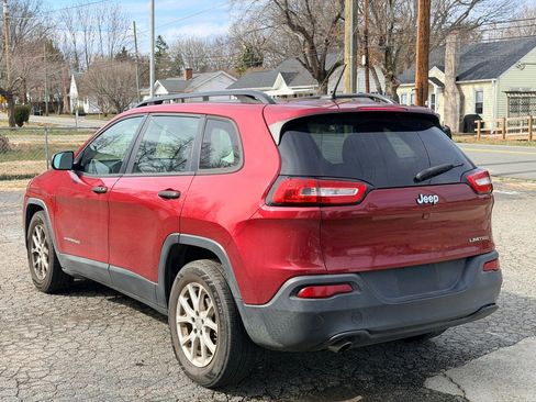 Used 2016 Jeep Cherokee Sport image 9