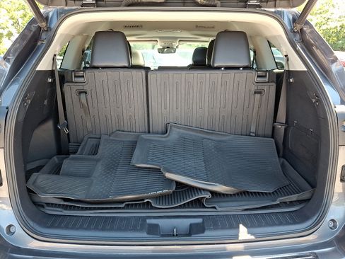 Used 2020 Toyota Highlander XLE AWD/4WD image 31
