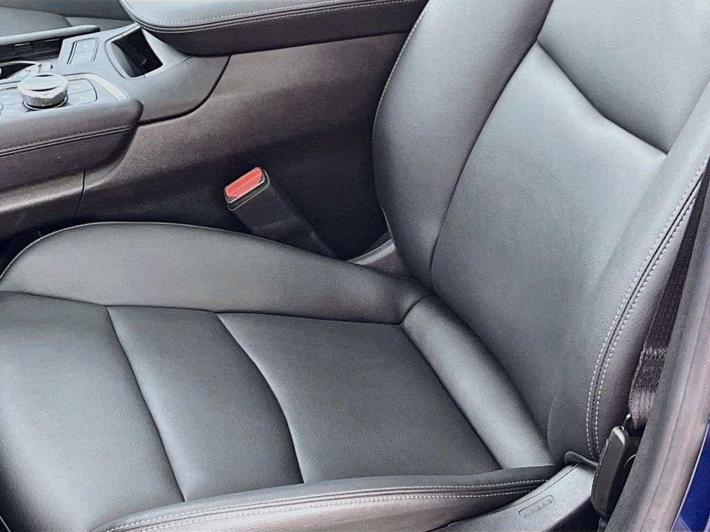 Used 2025 Cadillac XT6 Luxury w/ LPO, Floor Liner Package AWD/4WD image 19