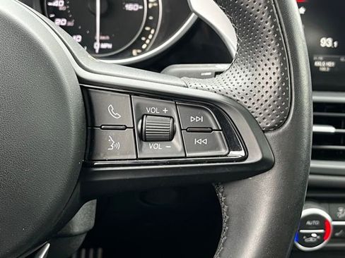 Used 2022 Alfa Romeo Giulia Veloce image 21