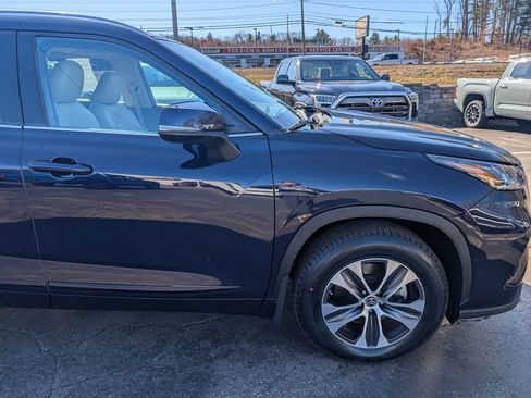 Used 2021 Toyota Highlander XLE image 10