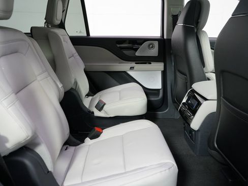 New 2026 Lincoln Aviator Reserve AWD/4WD image 18
