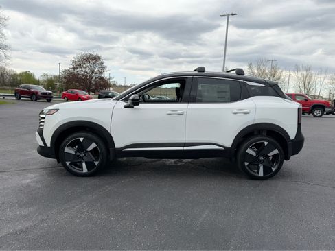 Used 2026 Nissan Kicks SR w/ Cold Weather Package AWD/4WD image 4