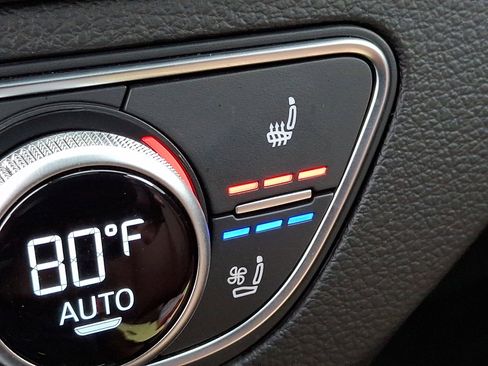 Certified 2025 Audi Q5 2.0T Premium Plus image 25