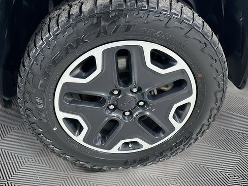 Used 2016 Jeep Renegade Trailhawk AWD/4WD image 28