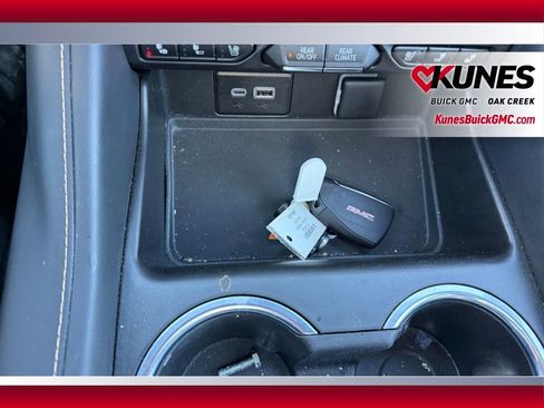 Used 2023 GMC Yukon XL AT4 image 25