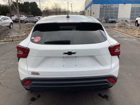 Used 2025 Chevrolet Trax LS image 3