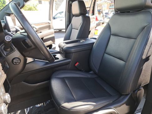 Used 2022 Chevrolet Tahoe LT w/ Luxury Package image 17