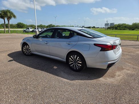 Used 2024 Nissan Altima 2.5 SV FWD image 6