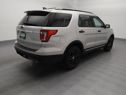 Used 2018 Ford Explorer XLT FWD image 10