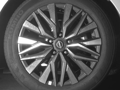 Used 2025 Nissan Altima 2.5 SV FWD image 12