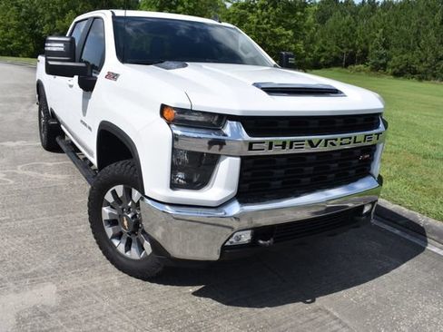 Used 2022 Chevrolet Silverado 2500 LT w/ Convenience Package AWD/4WD image 2