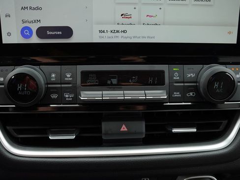 Used 2025 Toyota Grand Highlander XLE image 27