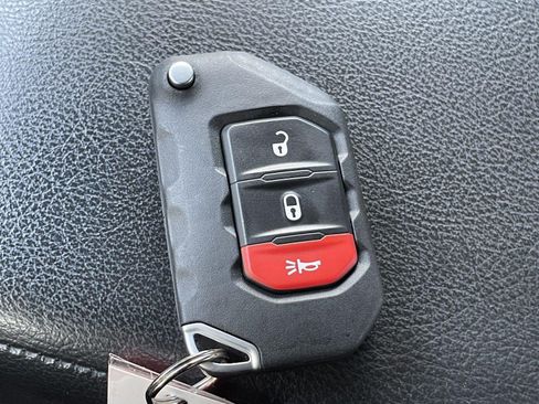 Used 2020 Jeep Gladiator Sport AWD/4WD image 28
