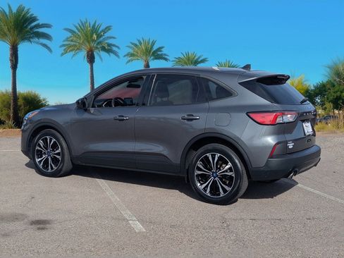 Used 2021 Ford Escape SE w/ SE Sport Appearance Package image 3