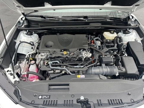 Used 2025 Toyota Camry SE image 11