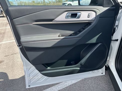 Used 2026 Ford Explorer Active image 10