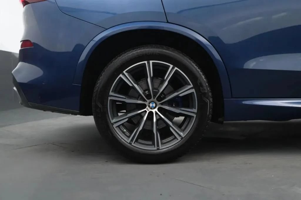 Used 2022 BMW X5 xDrive40i w/ M Sport Package AWD/4WD image 18