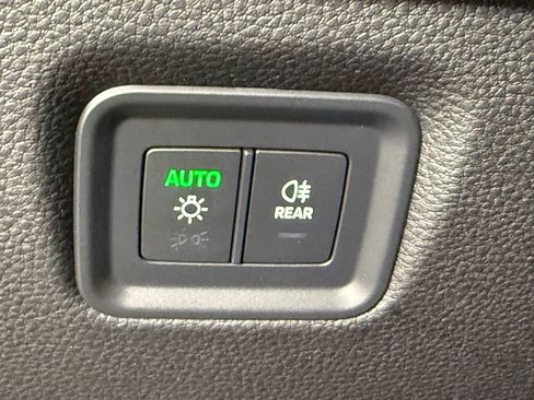 Certified 2025 Porsche Cayenne image 35