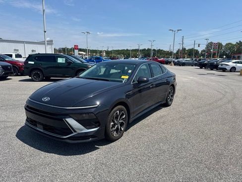 Used 2025 Hyundai Sonata SEL FWD image 2