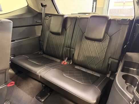 Used 2024 Volkswagen Atlas SEL Premium R-Line image 23