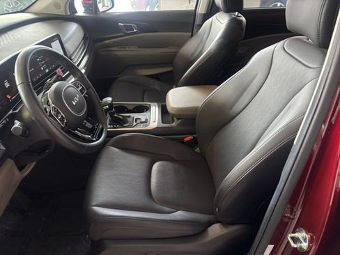 Used 2026 Kia Carnival FWD image 28