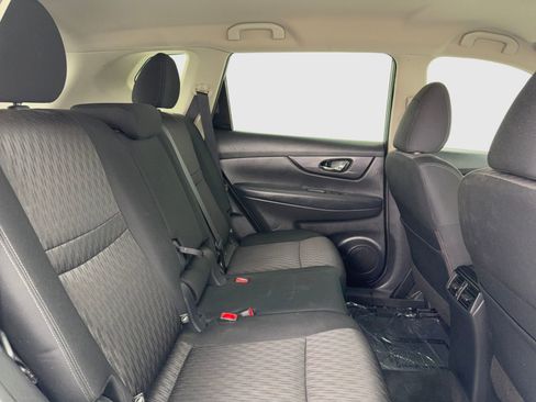 Used 2017 Nissan Rogue SV w/ SV Premium Package image 46