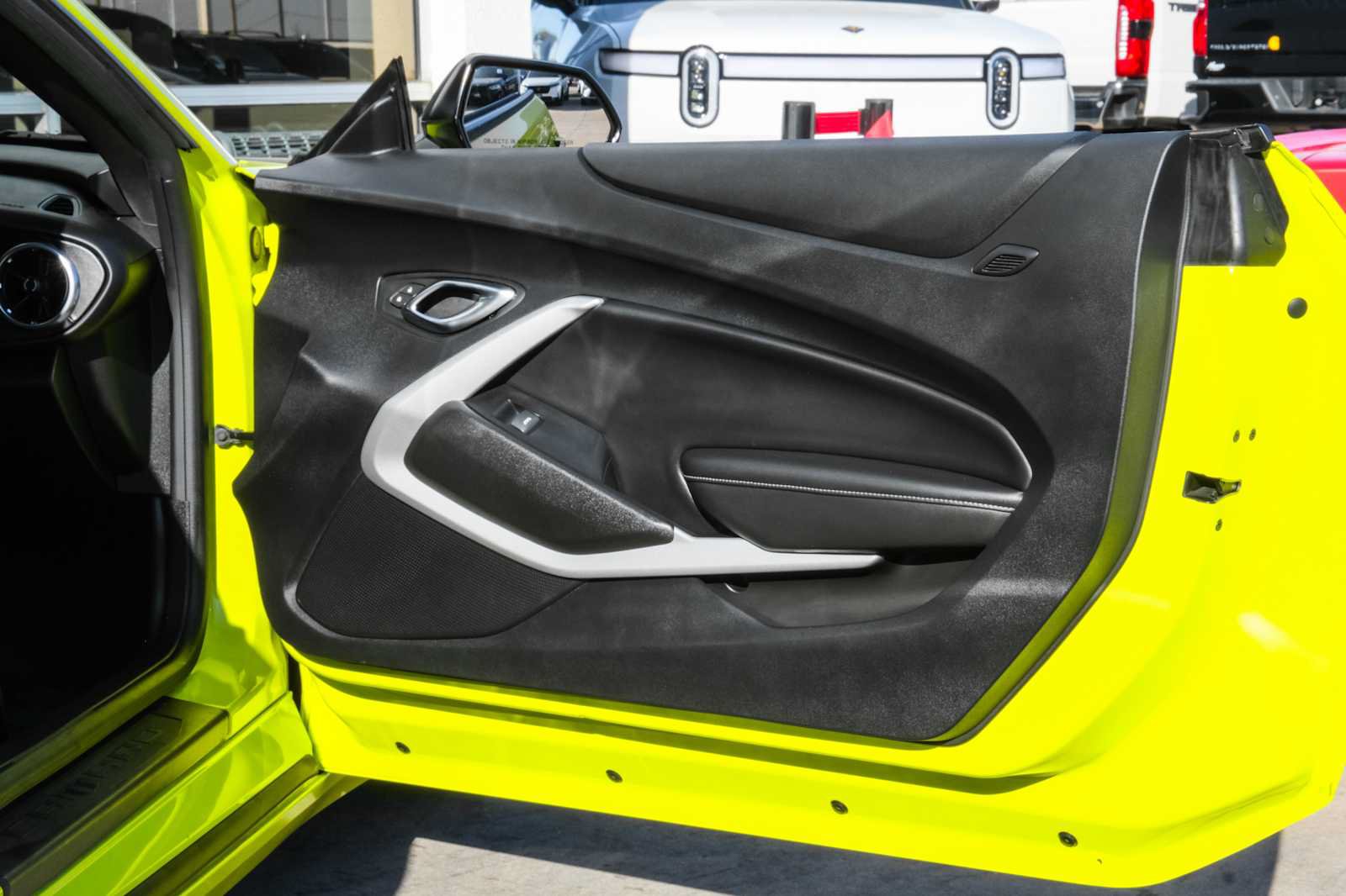 Used 2020 Chevrolet Camaro RWD image 35