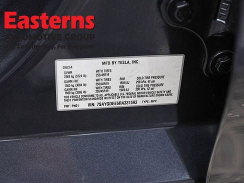 Used 2024 Tesla Model Y Long Range AWD/4WD image 29