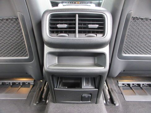 Used 2021 Mercedes-Benz GLE 450 4MATIC image 22