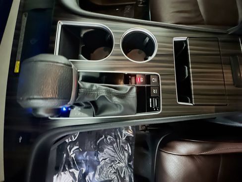 Used 2024 Toyota Sienna Platinum image 22