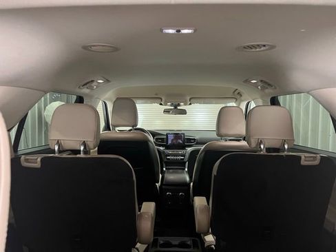 Used 2020 Ford Explorer XLT w/ Equipment Group 202A image 28