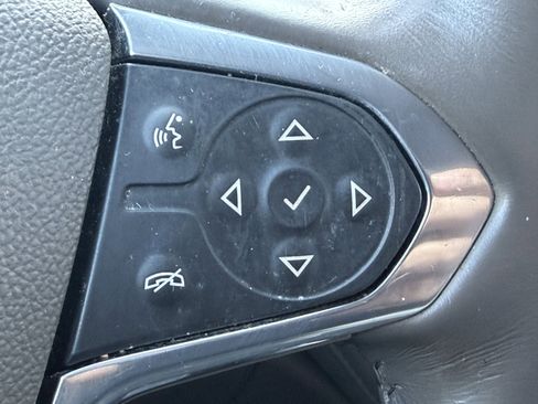 Used 2021 Chevrolet Traverse LT image 23