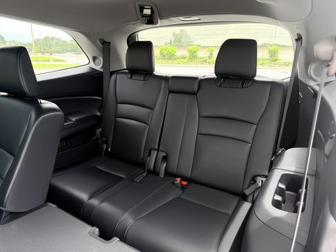Used 2016 Honda Pilot Touring image 12