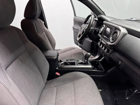 Used 2018 Toyota Tacoma TRD Sport AWD/4WD image 51
