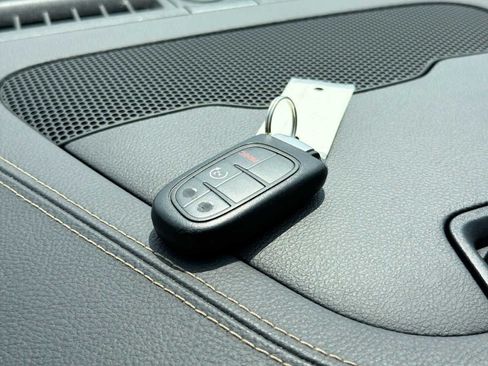 Used 2017 Jeep Cherokee Limited AWD/4WD image 28