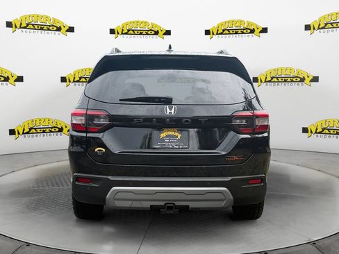 Used 2025 Honda Pilot TrailSport image 4