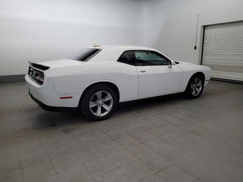Used 2016 Dodge Challenger SXT RWD image 10