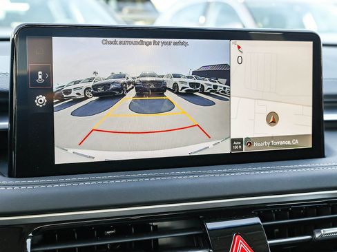 Used 2025 Genesis G70 2.5T image 28