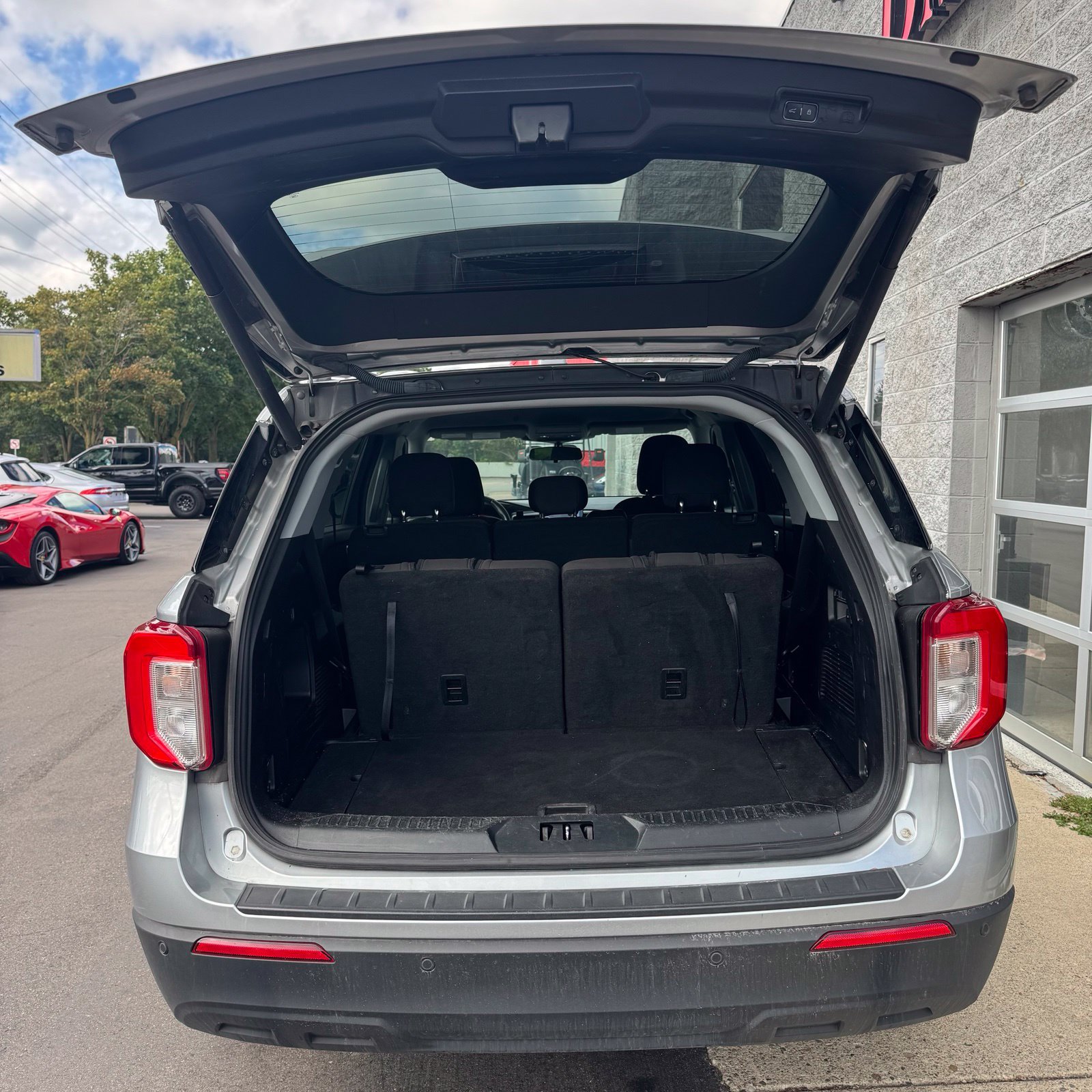 Used 2020 Ford Explorer XLT w/ Comfort Package AWD/4WD image 8