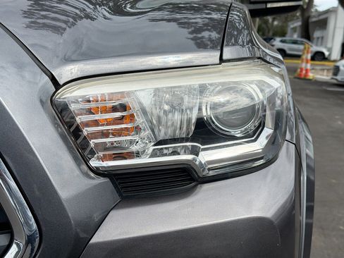 Used 2018 Toyota Tacoma SR5 image 9