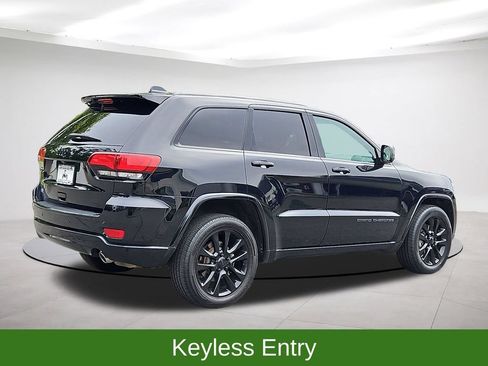 Used 2017 Jeep Grand Cherokee Altitude AWD/4WD image 7