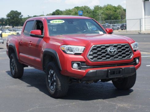 Used 2020 Toyota Tacoma TRD Off-Road AWD/4WD image 16