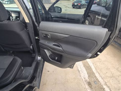 Used 2020 Mitsubishi Outlander ES image 44