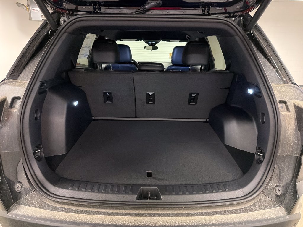 New 2027 GMC Terrain Elevation w/ Elevation Premium Package FWD image 16