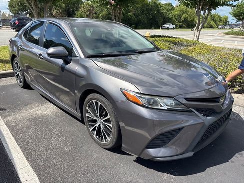 Used 2019 Toyota Camry SE FWD image 1