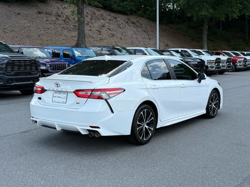 Used 2019 Toyota Camry SE FWD image 5