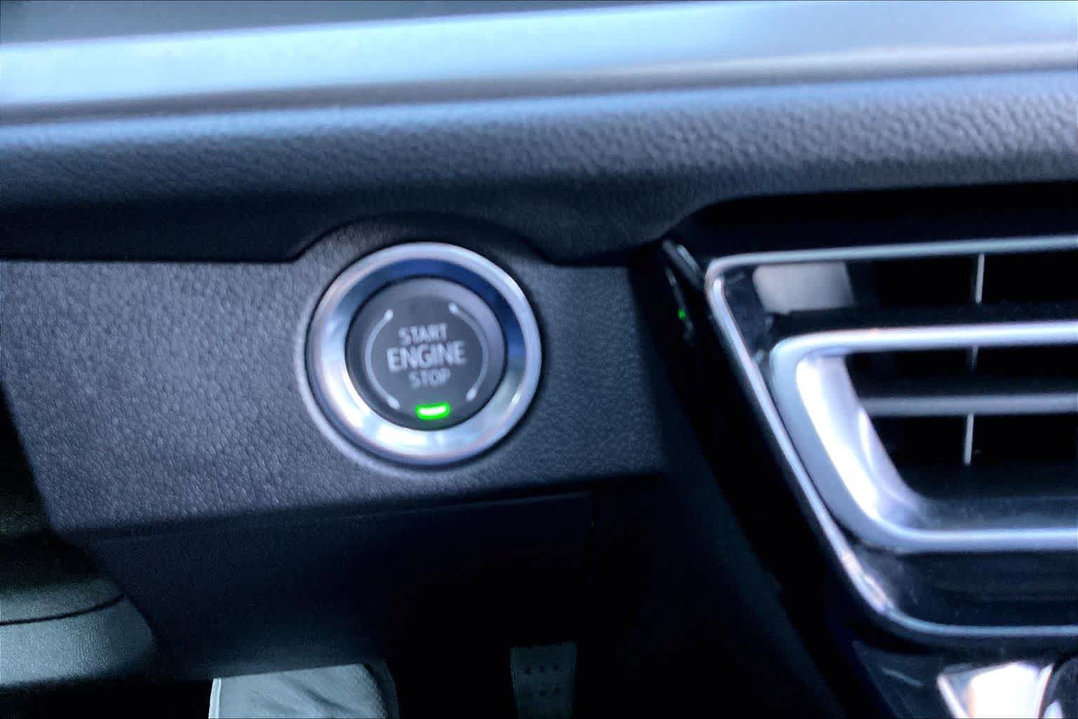Used 2026 Chevrolet Traverse LT w/ Sun and Wheel Package FWD image 33