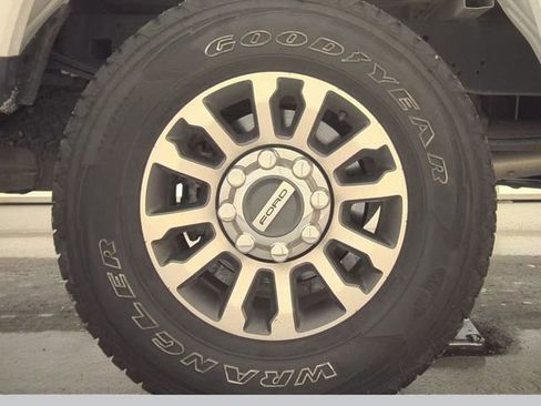 Used 2022 Ford F250 Lariat w/ Lariat Value Package image 9