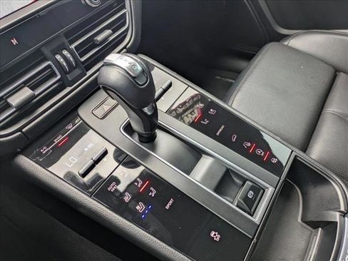 Used 2023 Porsche Macan AWD/4WD image 12